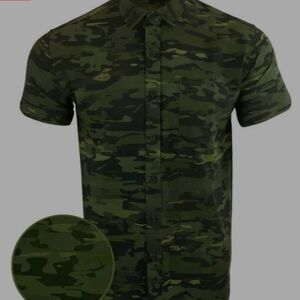 Men's Warrior Green Camo Button Down Shirt. Size Small